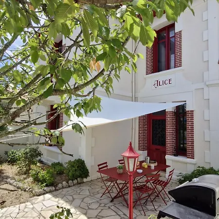 Palais Sur - Maison Renovee Des Annees 1900 - Emplacement A Pied *